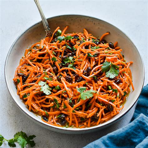 Moroccan Carrot Salad - UncomplicatedChef