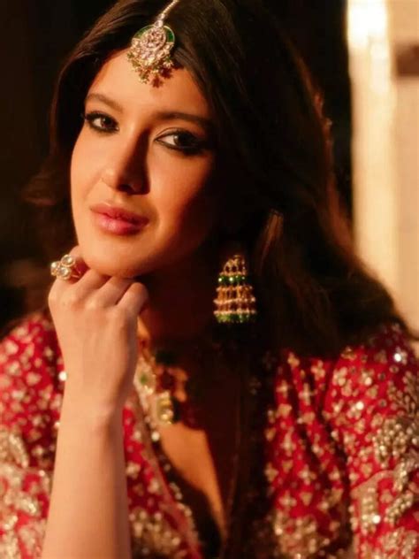 Shanaya Kapoor serves a perfect lehenga moment in exquisite red ...