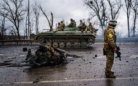 乌克兰局势，俄罗斯出动20万兵力打击，战争前线千年一见，大规模军事活动现场直击。 - YouTube