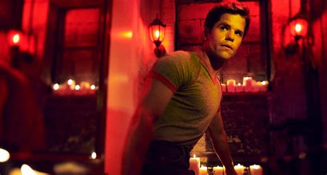 Otra serie que se despacha matando a gays