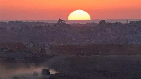 Five Israeli soldiers killed in Gaza attack as ceasefire deal hammered ...