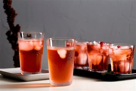 Frische Getränke mit Eiswürfeln | Kostenlose Foto