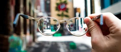 خطة متكاملة لتسويق عيادات العيون والليزك