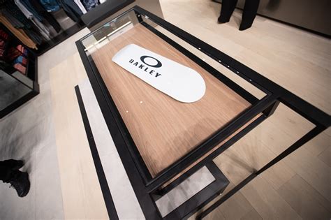 ibiza espanha o que tem loja da Oakley