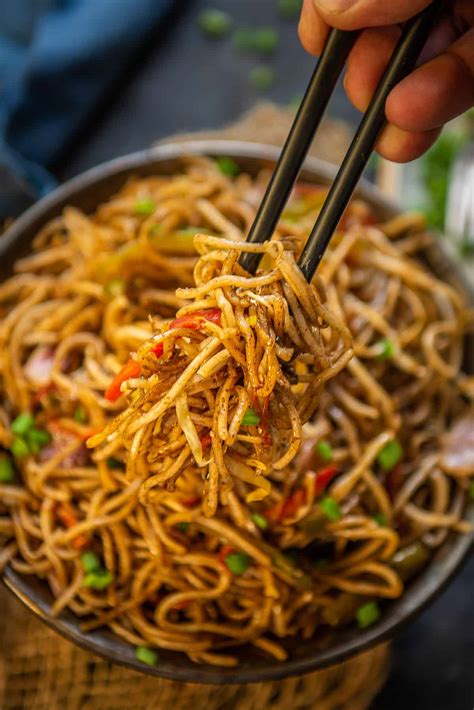 Hakka Noodles (Step by Step) + Video - Whiskaffair