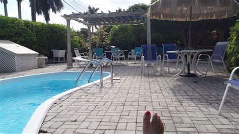 ELDEMIRE'S TROPICAL ISLAND INN (Grand Cayman, Cayman Islands ...