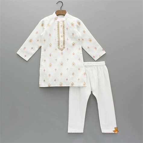 Pre Order: Off White Ethnic Printed Kurta With Matching Pyjama