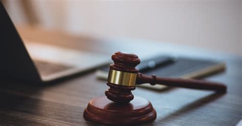 Qëllohet për vdekje në sallën e gjyqit një gjyqtar në Shqipëri