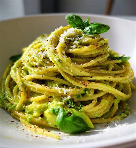 Creamy Avocado Pasta: 5 Steps to Pure Deliciousness - Vihaad Przepisy