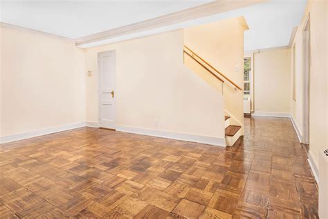 Fresh Meadows Apartments - Photo Gallery of Rentals