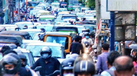 Police introduces token system for traffic control at Mittai Theruvu ...