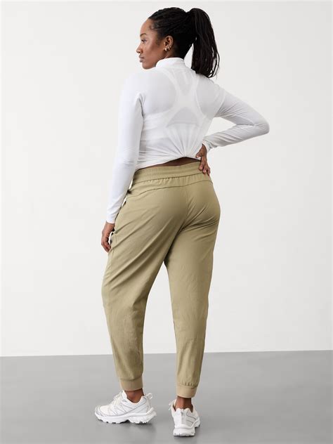 Trekkie North Mid Rise Jogger | Athleta