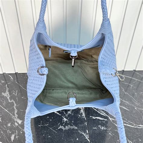 Bottega Veneta Kadin canta Santana Buyuk Boy Tote Orgulu Mavi
