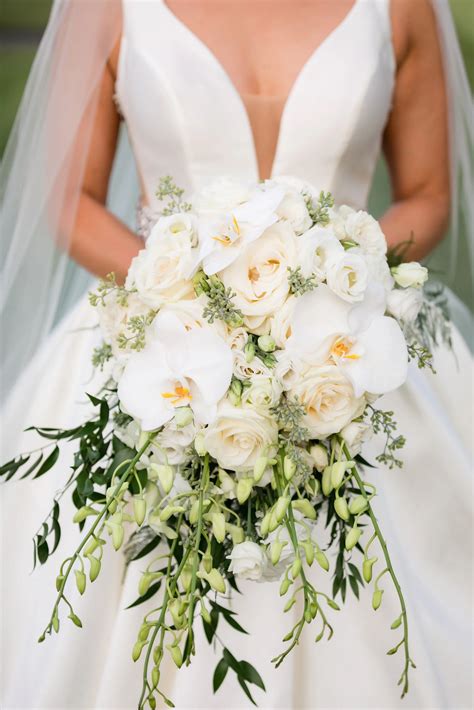 10 Cascading Bouquets to Inspire the Bold Bride — Belli Fiori