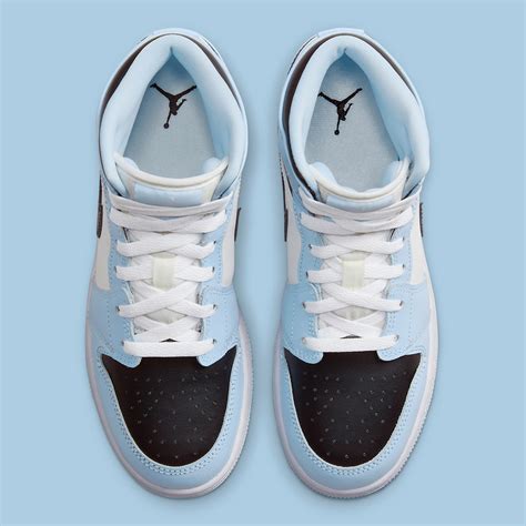Air Jordan 1 Mid GS "Ice Blue" 5551112-401 | SneakerNews.com