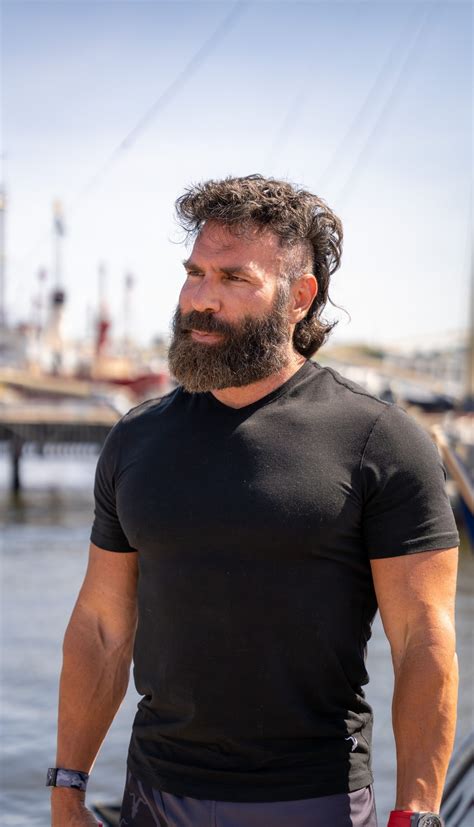 Who Is Dan Bilzerian Met Deze Bezigheden Vult Dan Bilzerian Zijn