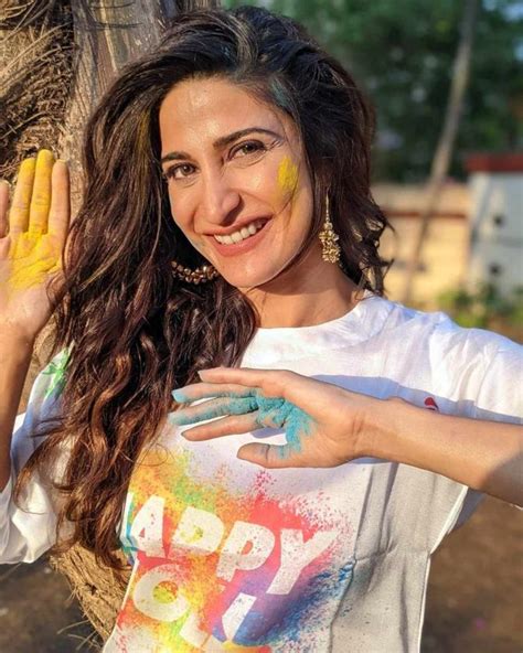 Sunny Leone's Holi kiss! - Rediff.com movies
