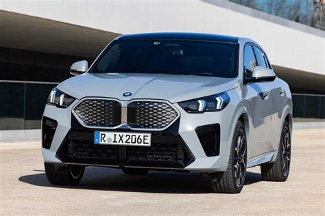 The new BMW iX2 xDrive30, Brooklyn Grey - Static. (02/2024)