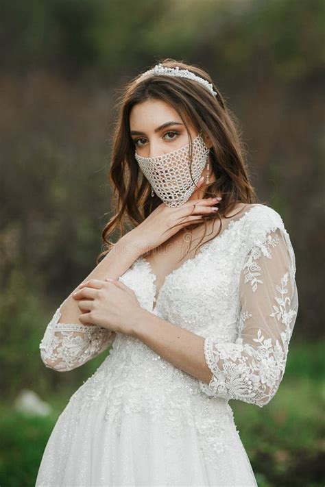 Female Mask Bride 的图像结果