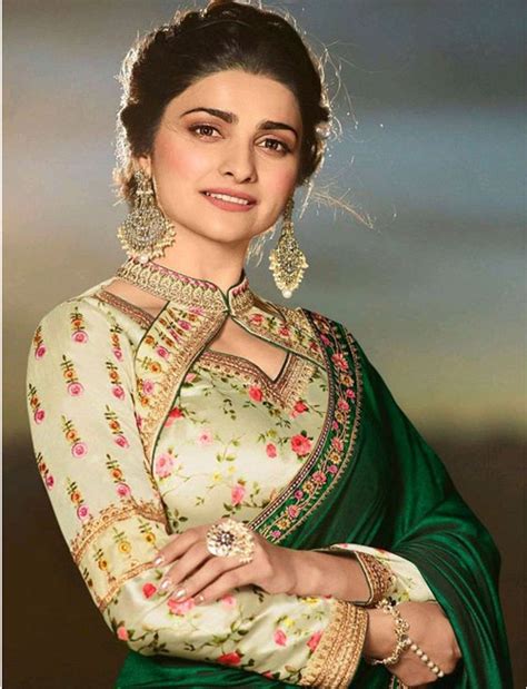 स्टाइलिश वी नेक ब्लाउज़ डिज़ाइन - DusBus