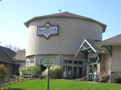 MOUNTAIN TOWN STATION, Mount Pleasant - Menu, Prices & Restaurant ...