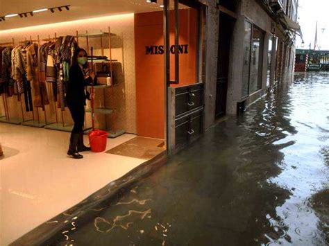 Flooded shop in Venice - Venice under water as newly installed dam ...