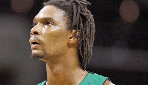 Bosh verletzt sich zuhause | SPOX