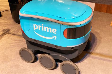 Rezultat imagine pentru Amazon Robot Delivery