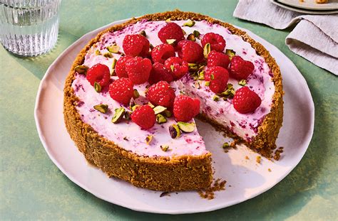 Raspberry & Mascarpone Cheesecake Recipe | Tesco Real Food