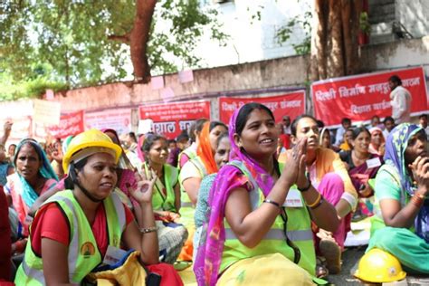Construction Workers Protest Freeze in Registration in Delhi, Denial of ...