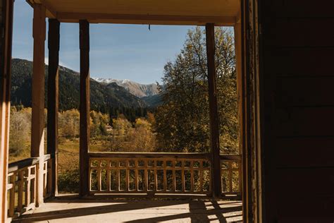 Real Building Front View 的图像结果