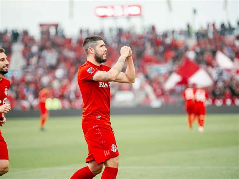 Download Alejandro Pozuelo Spanish Football Player Wallpaper ...