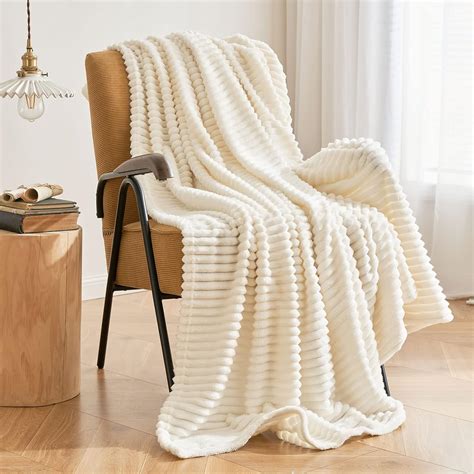 Amazon.com: MIULEE Cream White Throw Blanket 3D Ribbed Jacquard Fleece ...