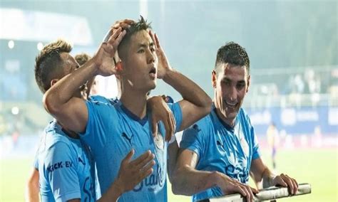 Diaz, Apuia help Mumbai City FC clinch first home win against Kerala ...