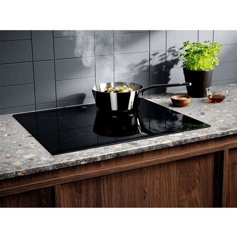 60cm UltimateTaste 700 4-burner induction hob EHI645BE | Electrolux India