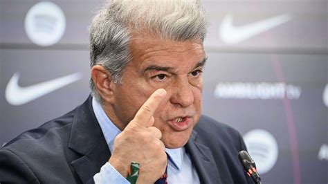 Joan Laporta membalas kritik Xavi yang secara tajam mengkritik ...