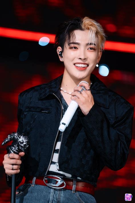 Ateez • Kim Hongjoong | 케이팝, 연예인, 남편