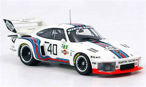 Sideview of Rolf Stommelen’s 1976 Works-Porsche 935 in the distinctive ...
