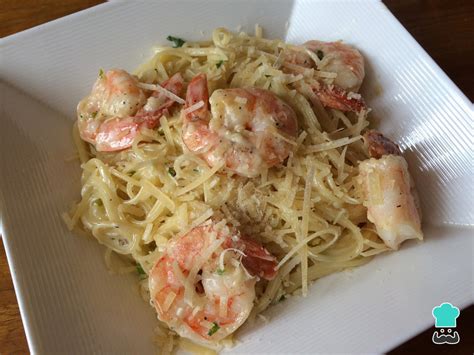 Pasta Alfredo con camarones - ¡Súper fácil!