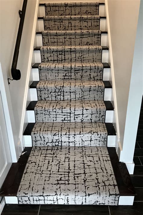 Modern Black & White Stair Runner for Chic Staircases