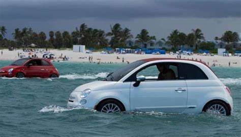 Water-Friendly Vehicles : Fiat 500 Boat
