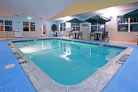 Country Inn & Suites by Radisson, Lansing, MI Pool: Pictures & Reviews ...