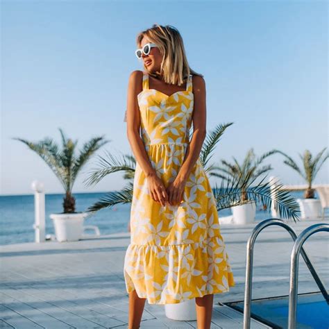 23 Stunning Yellow Sundress Ideas: Aesthetic Outfits for Every Occasion ...