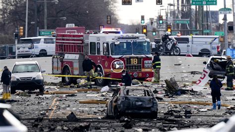 Medical Plane Crash in Philadelphia Kills 7 - The New York Times