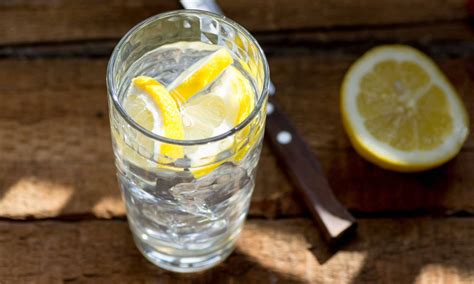 Benefits of drinking a water with lemon in morning