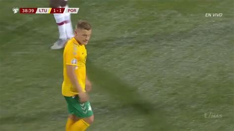 Tiro desviado de Domantas Simkus | TUDN UEFA Euro 2024 | TUDN