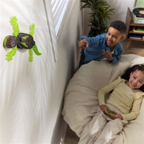 HEX BOTS Wall Crawler Gecko RC - Realistic Wall Climbing Gecko