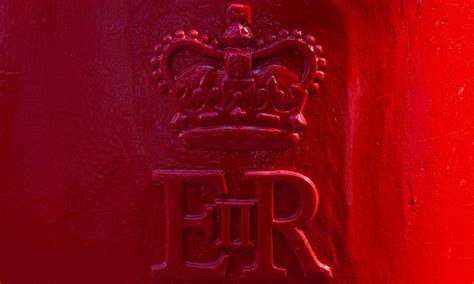What does ER stand for? The meaning of the Queen's royal cypher ...