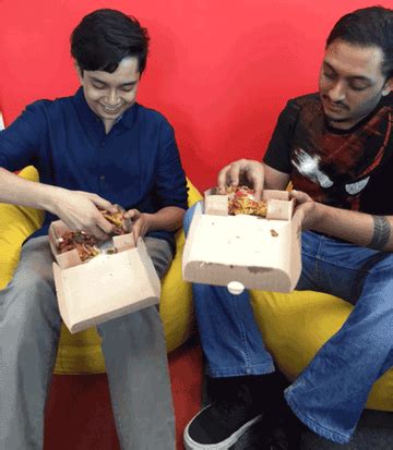 KFC Is Now Making Pizzas On Fried Chicken And We Tried One So You Don't ...