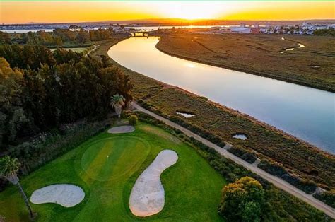 https://fotos.hoteles.net/articulos/campo-golf-isla-canela-old-course-9807-1.jpg